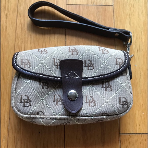 Dooney & Bourke Wristlet - Picture 1 of 6